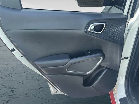 Used 2021 Kia Soul GT-Line FWD image 14
