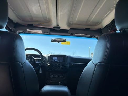 Used 2012 Jeep Wrangler Unlimited Sahara image 15