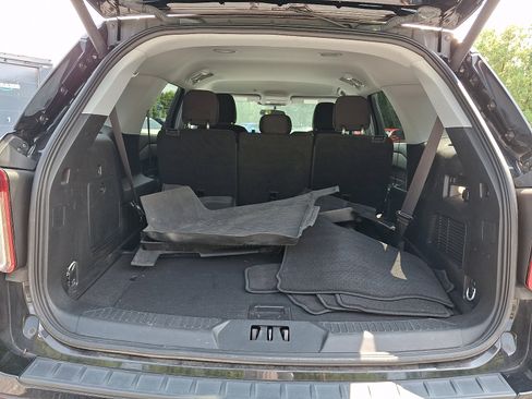 Used 2023 Ford Explorer XLT AWD/4WD image 28