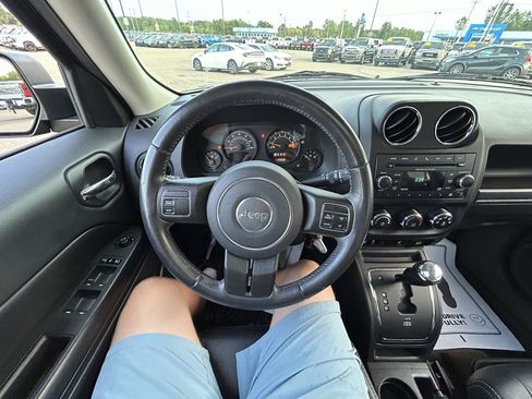 Used 2017 Jeep Patriot High Altitude AWD/4WD image 26