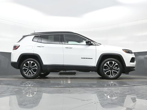 Used 2023 Jeep Compass Limited AWD/4WD image 29