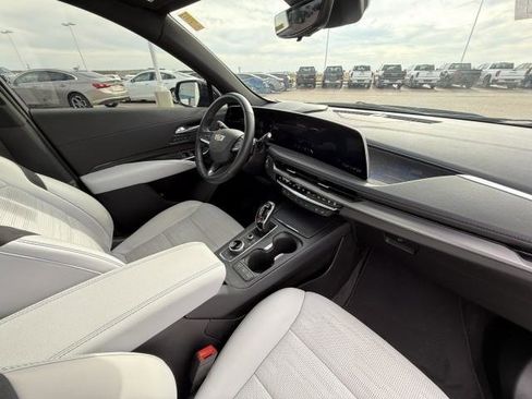 Used 2025 Cadillac XT4 Sport image 32