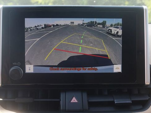 Used 2024 Toyota RAV4 XLE AWD/4WD image 4