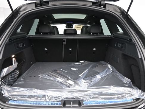 Used 2025 Mercedes-Benz GLC 300 4MATIC image 32