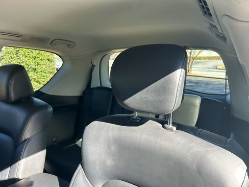 Used 2017 INFINITI QX80 4WD w/ Driver Assistance Package image 18