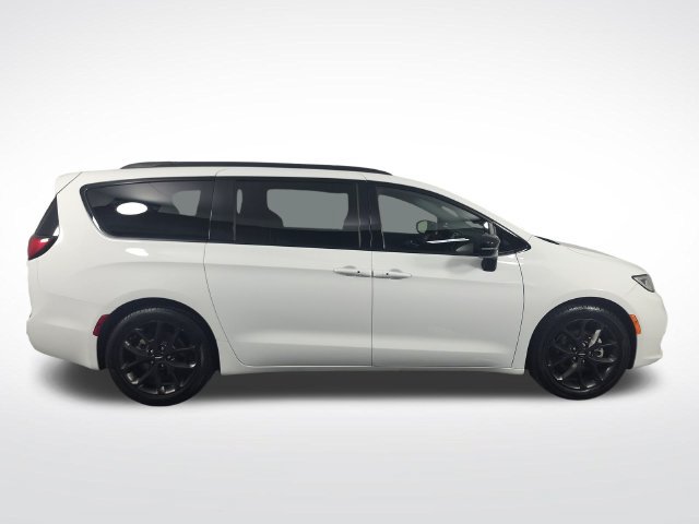 Used 2025 Chrysler Pacifica Limited FWD image 38