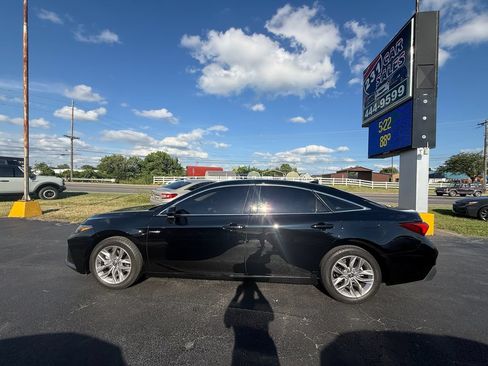 Used 2021 Toyota Avalon XLE FWD image 7