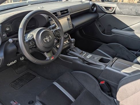 Used 2023 Toyota GR86 Premium image 2