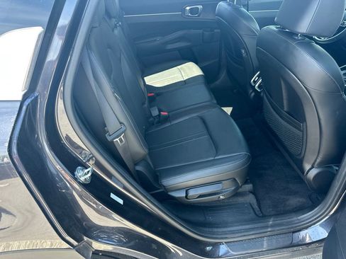 Certified 2025 Kia Sorento S w/ Panoramic Sunroof Package FWD image 15