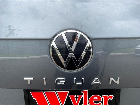 Used 2024 Volkswagen Tiguan SE FWD image 23