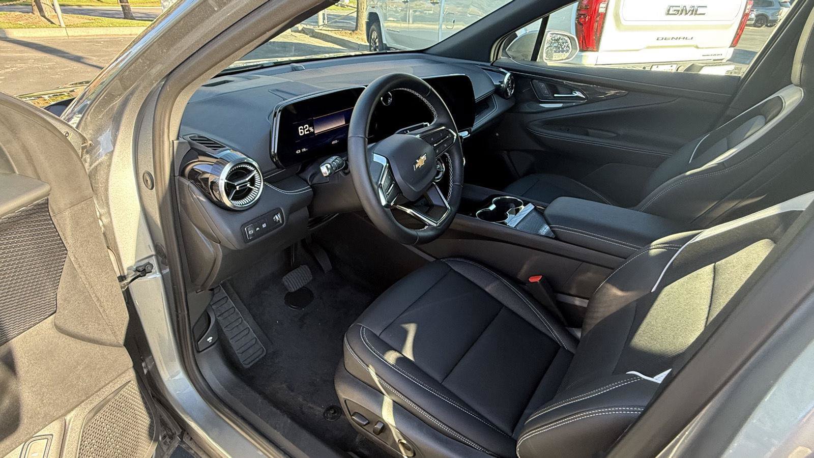 Used 2025 Chevrolet Blazer EV LT AWD/4WD image 8