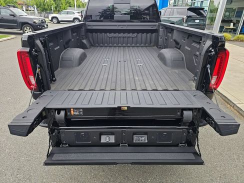 Used 2022 GMC Sierra 3500 Denali w/ Denali Black Diamond Edition AWD/4WD image 13