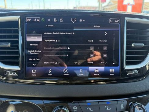 Certified 2024 Chrysler Pacifica Touring-L FWD image 24