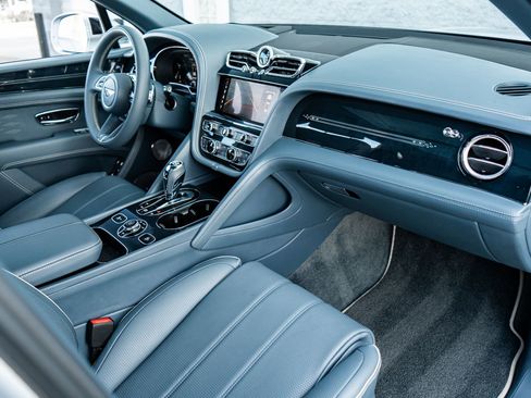 Certified 2023 Bentley Bentayga Extended Wheelbase AWD/4WD image 2