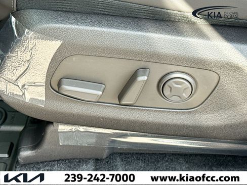 New 2026 Kia Carnival EX FWD image 24