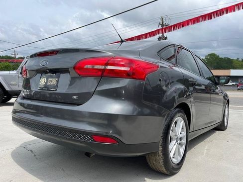 Used 2018 Ford Focus SE w/ Cold Weather Package FWD image 7