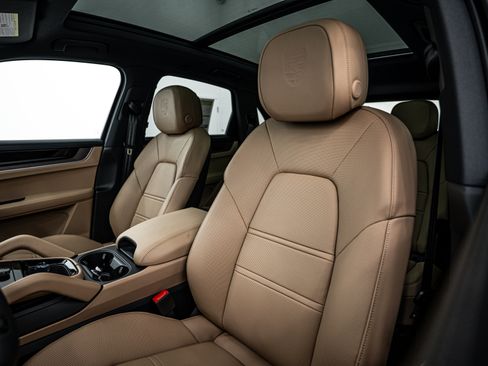 New 2026 Porsche Cayenne E-Hybrid image 15