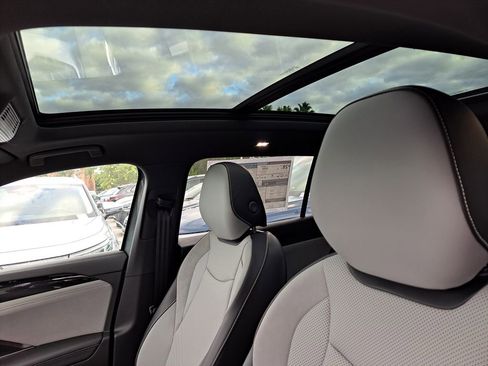 New 2026 Volkswagen Tiguan SE R-Line image 8