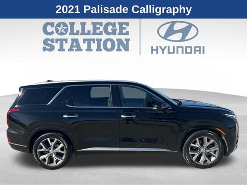 Used 2021 Hyundai Palisade Calligraphy image 2