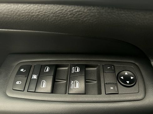 Used 2021 Jeep Grand Cherokee Laredo AWD/4WD image 12