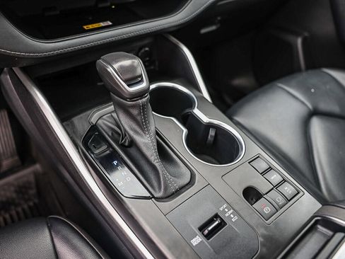 Used 2023 Toyota Highlander XLE FWD image 15