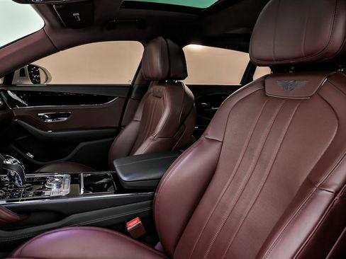 Used 2023 Bentley Flying Spur V8 image 23