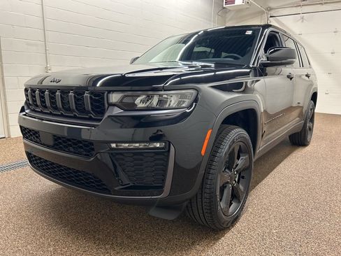 New 2026 Jeep Grand Cherokee L Limited w/ Limited Altitude Package AWD/4WD image 5