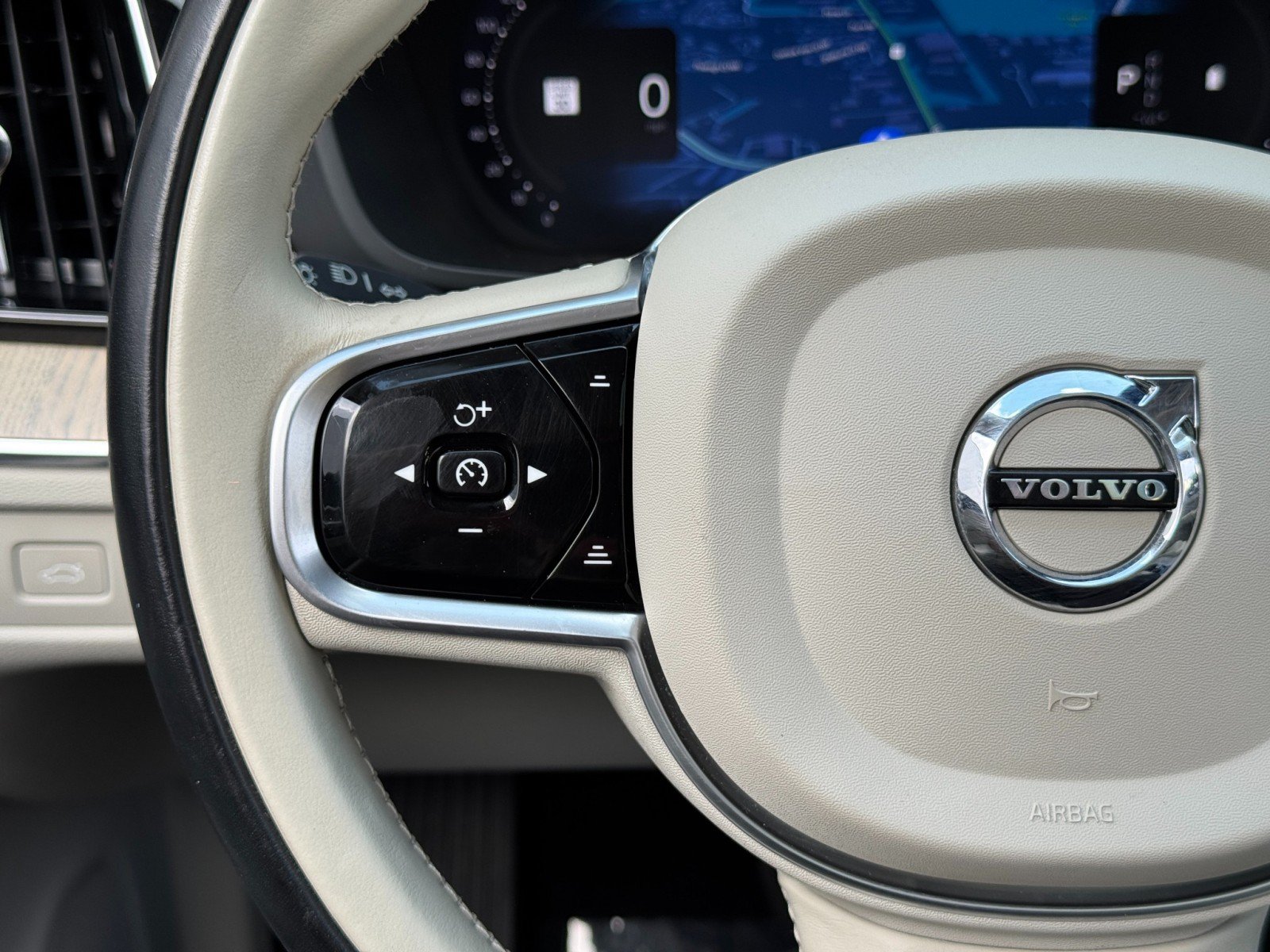 Used 2023 Volvo XC60 B5 Plus w/ Protection Package Premier FWD image 22