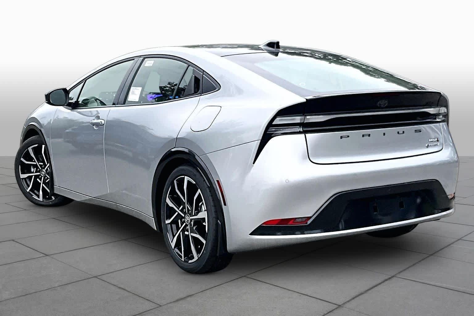 New 2026 Toyota Prius Plug-In Hybrid FWD image 11