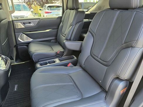 New 2025 INFINITI QX80 Sensory image 17