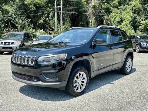 Used 2020 Jeep Cherokee Latitude FWD image 3