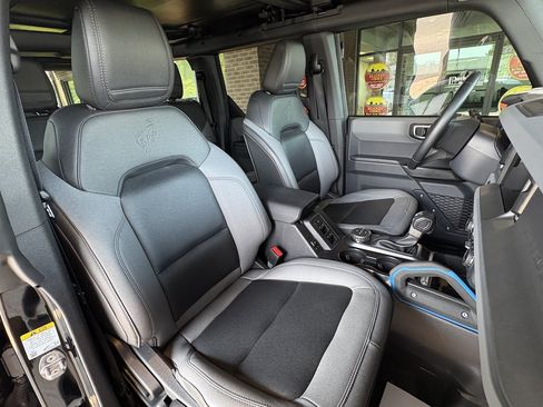 Used 2024 Ford Bronco Black Diamond AWD/4WD image 28