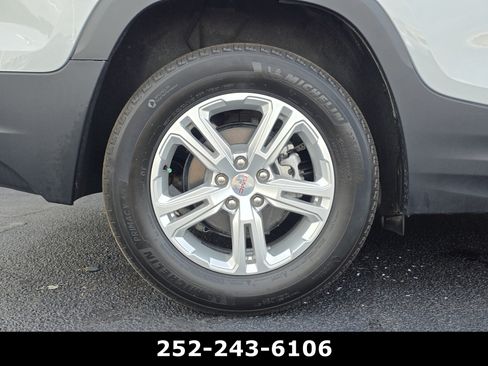 Used 2024 GMC Terrain SLE w/ Driver Convenience Package FWD image 42