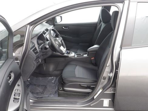 Used 2023 Nissan Leaf S image 6