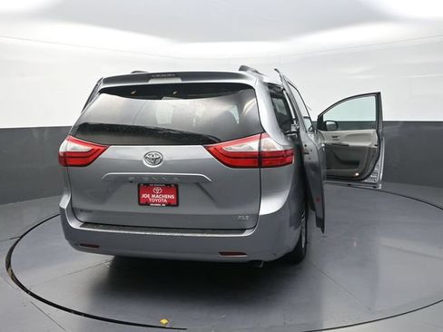 Used 2016 Toyota Sienna XLE FWD image 43