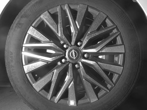 Used 2025 Nissan Altima 2.5 SV FWD image 13