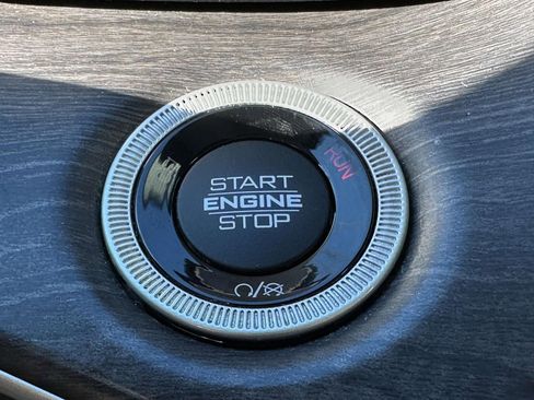 Used 2024 Jeep Grand Cherokee Limited image 29