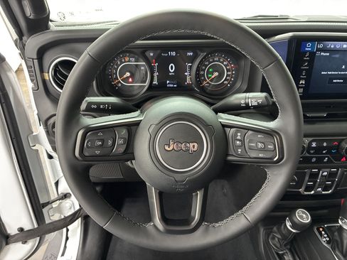 Certified 2025 Jeep Gladiator Sport AWD/4WD image 27