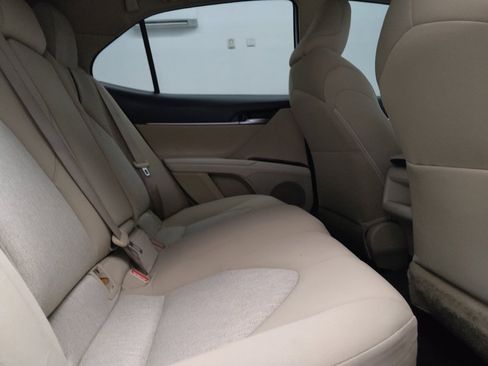 Used 2018 Toyota Camry LE FWD image 19