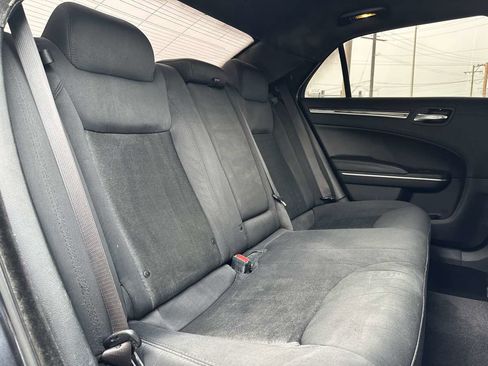 Used 2019 Chrysler 300 Touring w/ Sport Appearance Package image 39