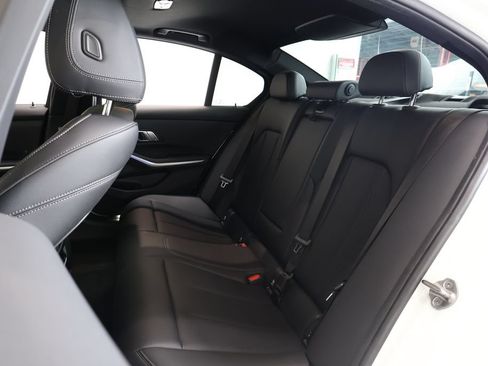 Used 2022 BMW 330i Sedan w/ M Sport Package RWD image 18