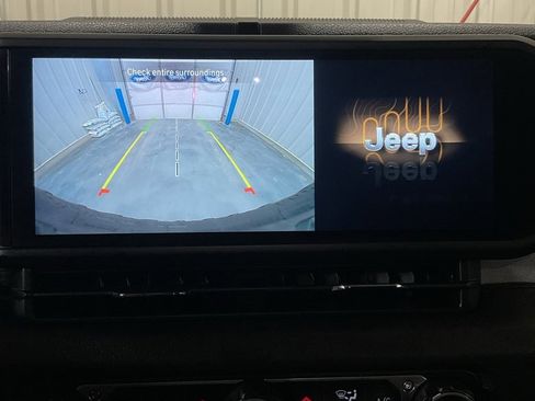 Used 2024 Jeep Wrangler Unlimited image 18