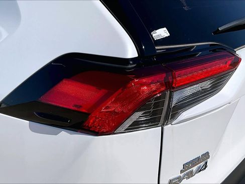 Used 2025 Toyota RAV4 XLE Premium image 28