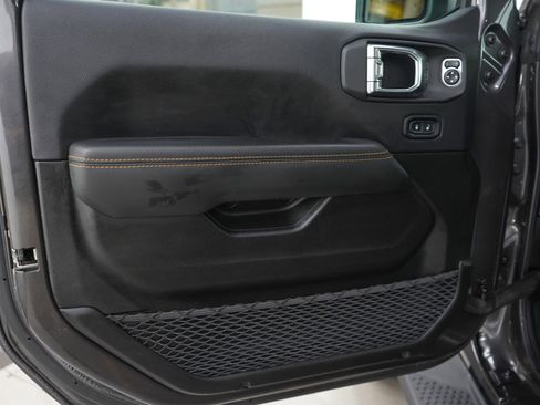 Used 2025 Jeep Wrangler Unlimited Sahara AWD/4WD image 18