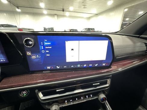 Used 2025 Chevrolet Traverse Z71 w/ Driver Confidence Package image 10