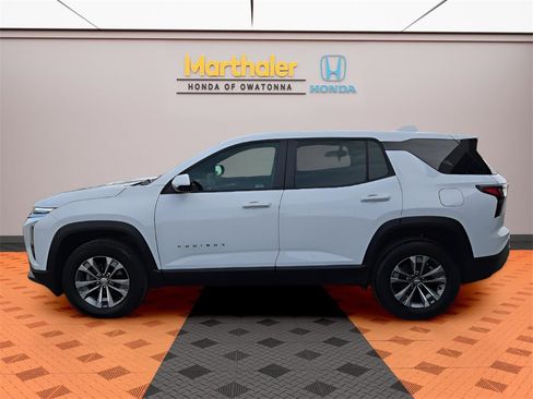 Used 2025 Chevrolet Equinox LT image 2