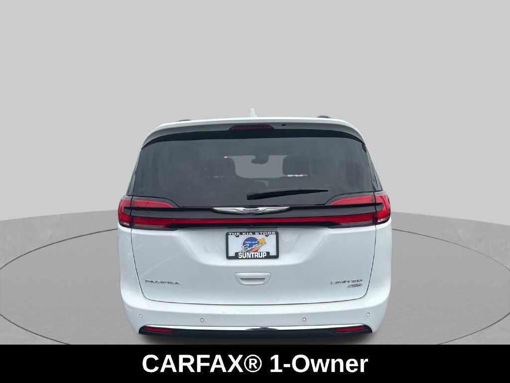 Used 2022 Chrysler Pacifica Limited AWD/4WD image 4