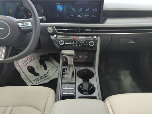 Used 2025 Hyundai Sonata SE FWD image 25