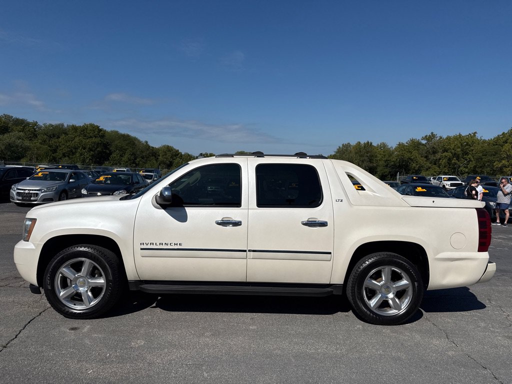 Used 2012 Chevrolet Avalanche LTZ RWD image 1