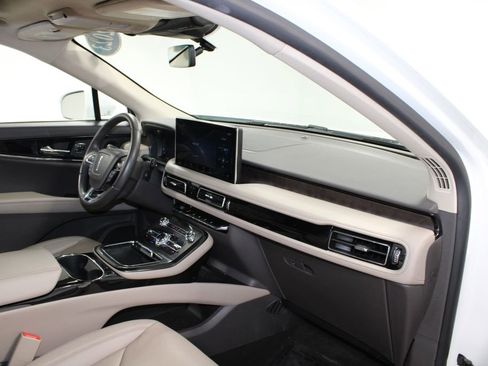 Used 2023 Lincoln Nautilus Reserve w/ Luxury Package AWD/4WD image 29